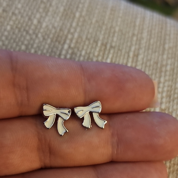 Silver Bow Earrings - Picture 1 of 2